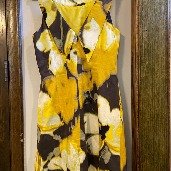 Women’s dress - Picture 2 of 2